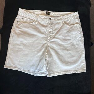 Lee white denim shorts Size 18